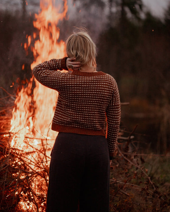 The Island and the Forest: A Knitted Correspondence