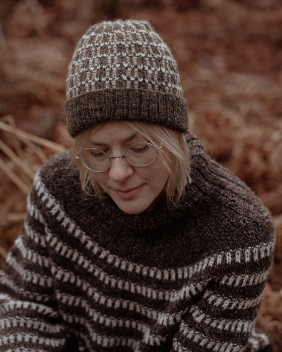 The Island and the Forest: A Knitted Correspondence