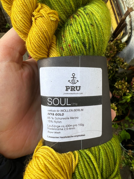 PRU Yarns x wollen berlin Socktober Special: Ivy&Gold Sockenwolle