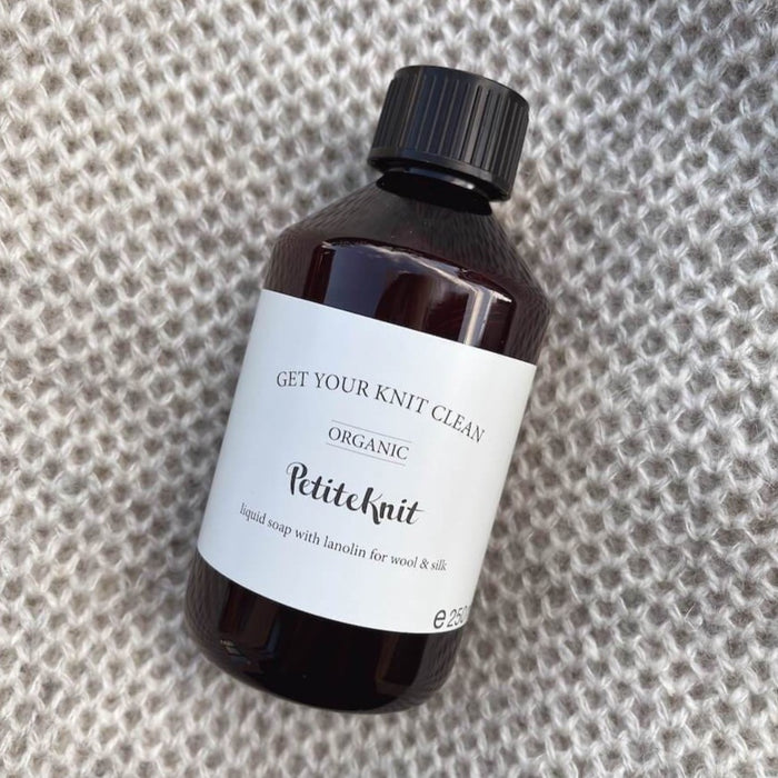 "Get Your Knit Clean With Help From PetiteKnit" - Wollshampoo